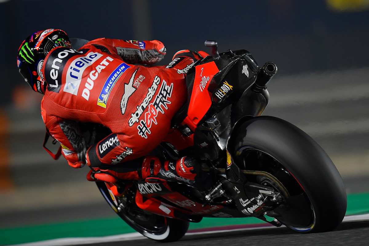 Pecco Bagnaia sulla sua Ducati nelle prove libere del Gran Premio di Doha di MotoGP 2021 a Losail