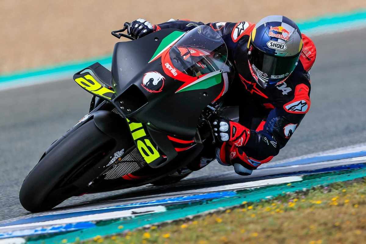 Andrea Dovizioso in sella alla Aprilia nei test di Jerez de la Frontera