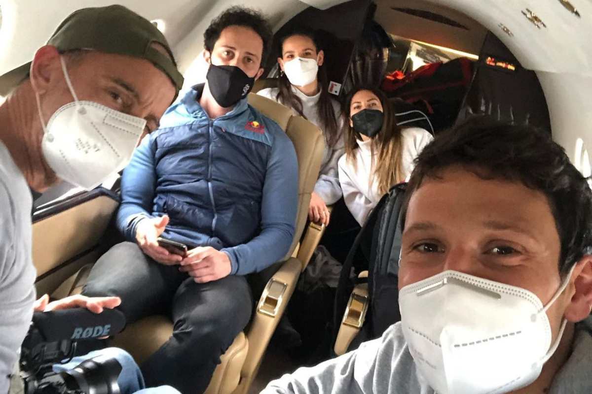 Andrea Dovizioso con Lorenzo Savadori in viaggio verso Jerez de la Frontera per il test con la Aprilia