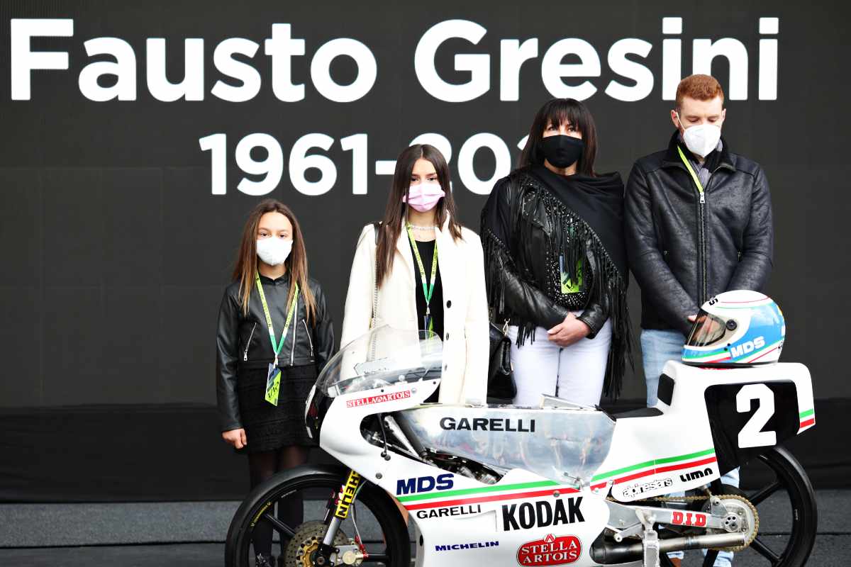 La famiglia Gresini al minuto di silenzio durante il Gran Premio dell'Emilia Romagna di F1 2021 a Imola