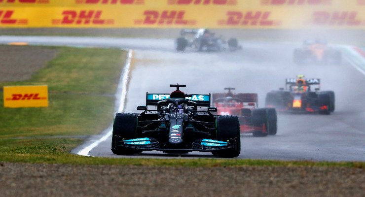 Lewis Hamilton in pista al Gran Premio dell'Emilia Romagna di F1 2021 a Imola