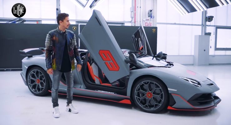 Jorge Lorenzo con la sua Lamborghini