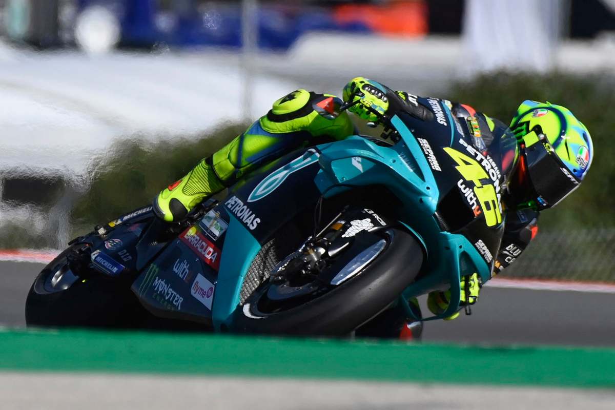 Valentino Rossi in sella alla Yamaha Petronas nel Gran Premio del Portogallo di MotoGP 2021 a Portimao