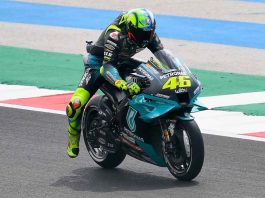 Valentino Rossi in sella alla Yamaha Petronas nel Gran Premio del Portogallo di MotoGP 2021 a Portimao