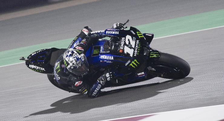 Maverick Vinales in pista sulla Yamaha nel Gran Premio di Doha di MotoGP 2021 a Losail
