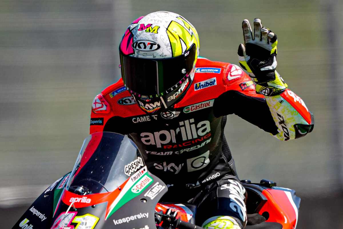 Aleix Espargarò in pista nelle prove libere del Gran Premio d'Italia di MotoGP 2021 al Mugello