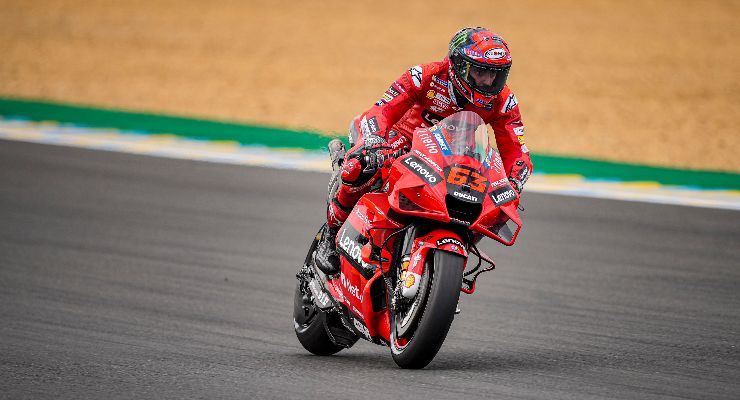 Pecco Bagnaia in pista nel Gran Premio di Francia di MotoGP 2021 a Le Mans