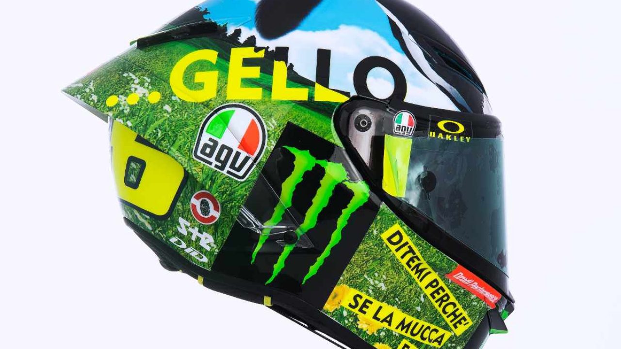 Valentino Rossi svela il suo casco speciale per il Mugello: è tutto da  ridere