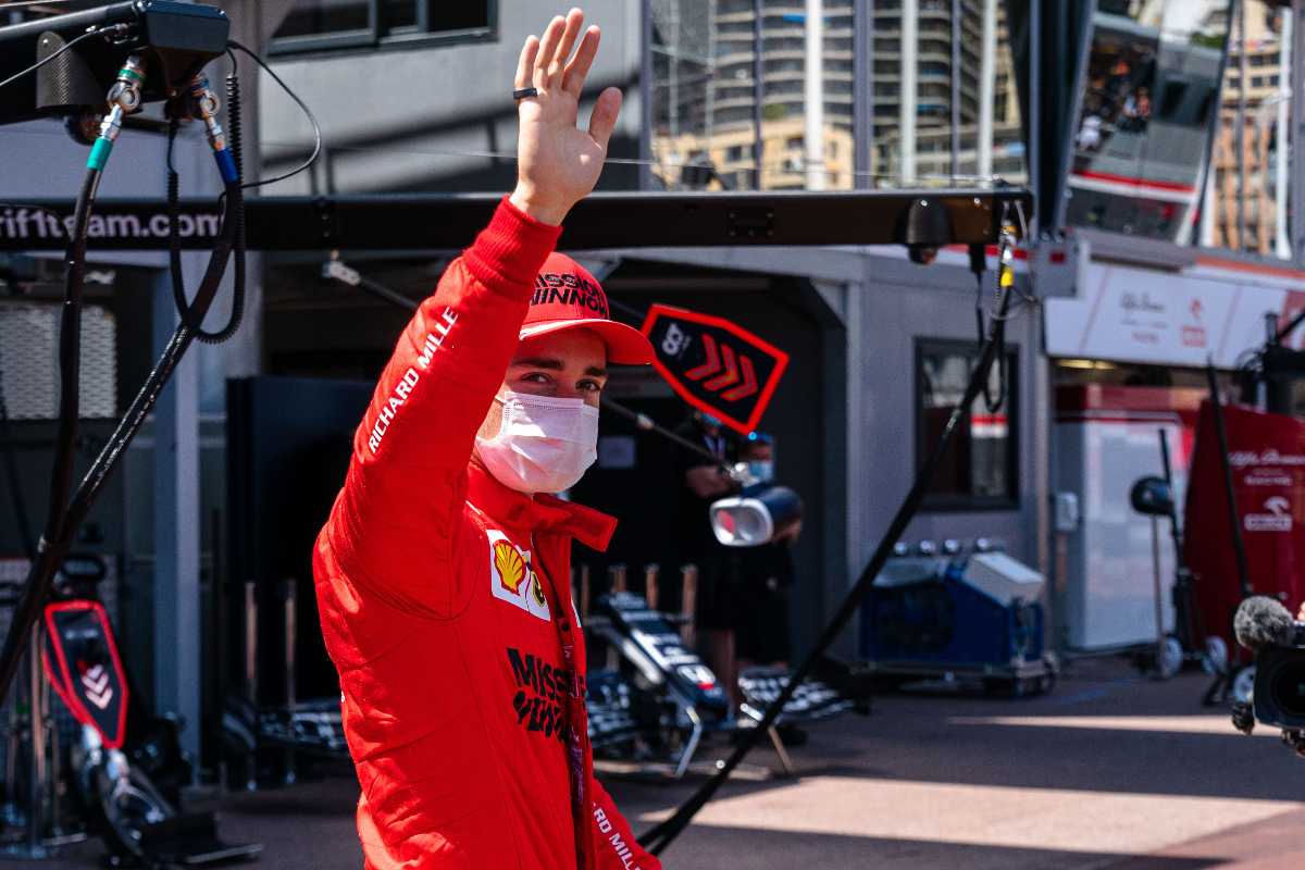 Charles Leclerc nel paddock del Gran Premio di Montecarlo di F1 2021 a Monaco