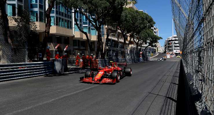 Carlos Sainz in pista nel Gran Premio di Montecarlo di F1 2021 a Monaco