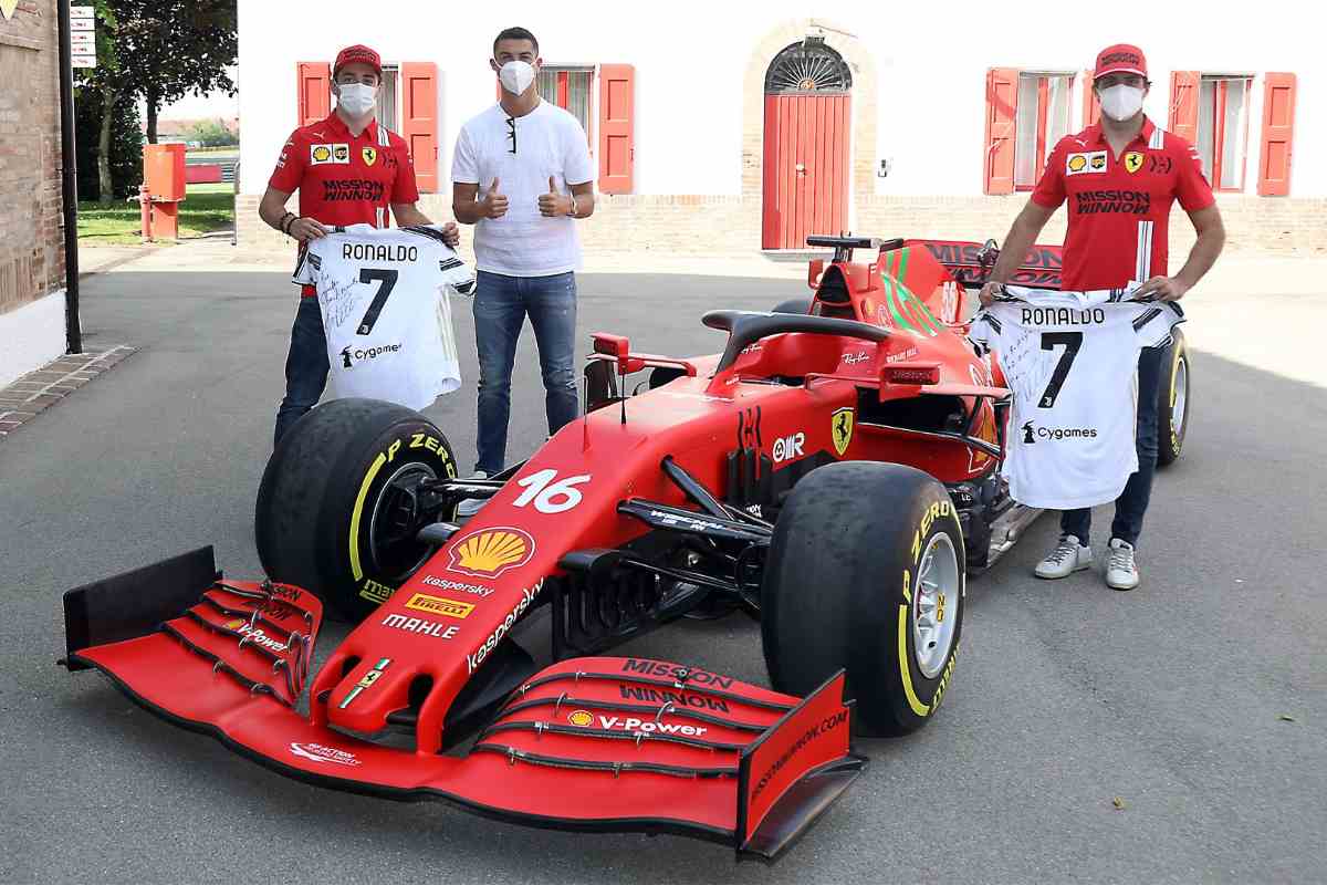 Cristiano Ronaldo con Charles Leclerc e Carlos Sainz