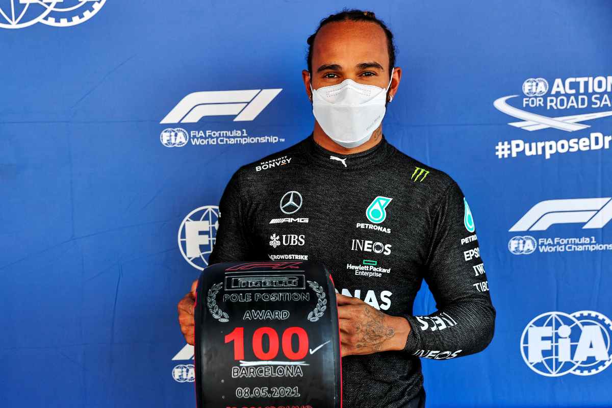 Lewis Hamilton raggiunge la centesima pole position in carriera al Gran Premio di Spagna di F1 2021 a Barcellona