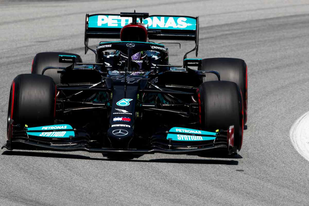 Lewis Hamilton in pista nelle prove libere del Gran Premio di Spagna di F1 2021 a Barcellona