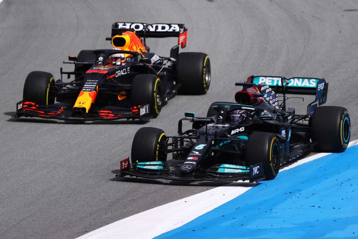 Il sorpasso di Lewis Hamilton su Max Verstappen al Gran Premio di Spagna di F1 2021 a Barcellona