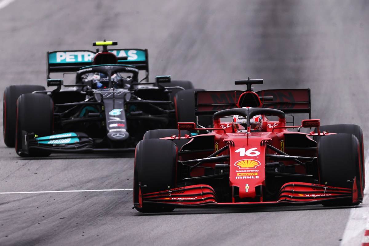 Charles Leclerc davanti a Valtteri Bottas nel Gran Premio di Spagna di F1 2021 a Barcellona