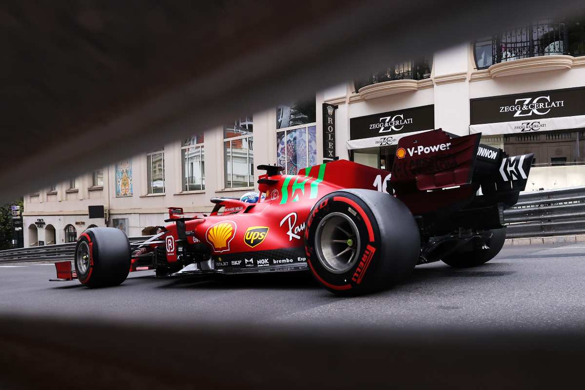 Charles Leclerc in pista sulla Ferrari nel Gran Premio di Montecarlo di F1 2021 a Monaco