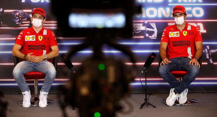 Charles Leclerc e Carlos Sainz nella conferenza stampa alla vigilia del Gran Premio di Montecarlo di F1 2021 a Monaco