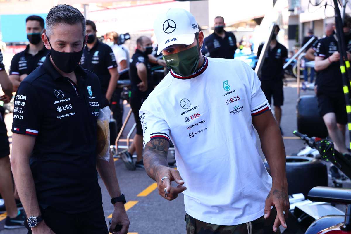 Lewis Hamilton nel paddock del Gran Premio di Montecarlo di F1 2021 a Monaco