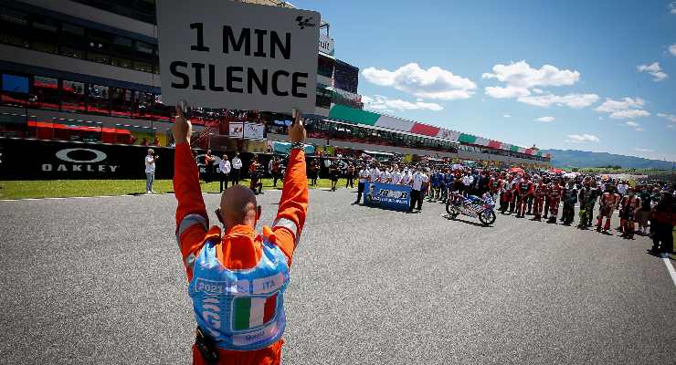 Il minuto di silenzio per Jason Dupasquier al Mugello