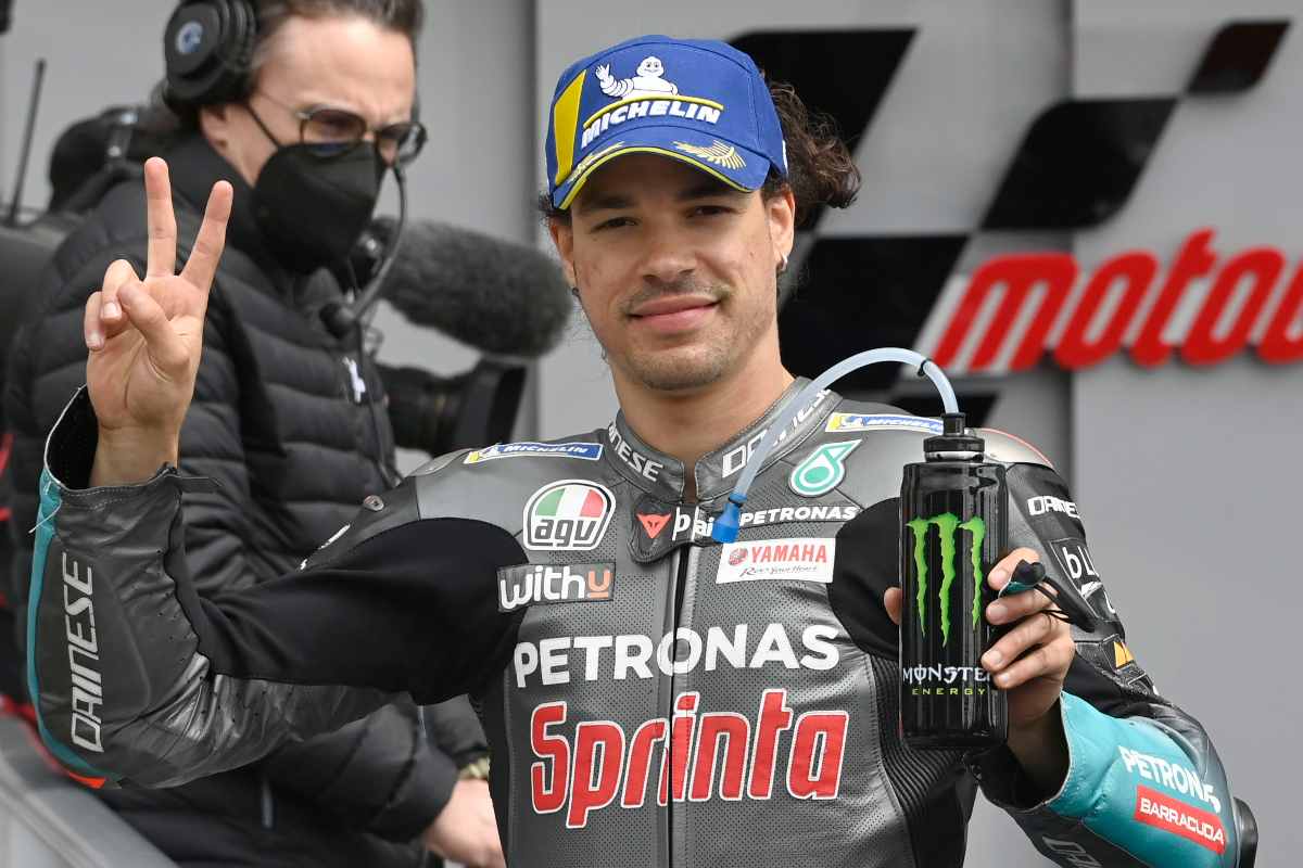 Franco Morbidelli festeggia in parco chiuso dopo le qualifiche del Gran Premio di Francia di MotoGP 2021 a Le Mans