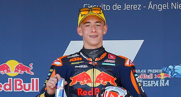 Pedro Acosta sul gradino più alto del podio del Gran Premio di Spagna di Moto3 2021 a Jerez