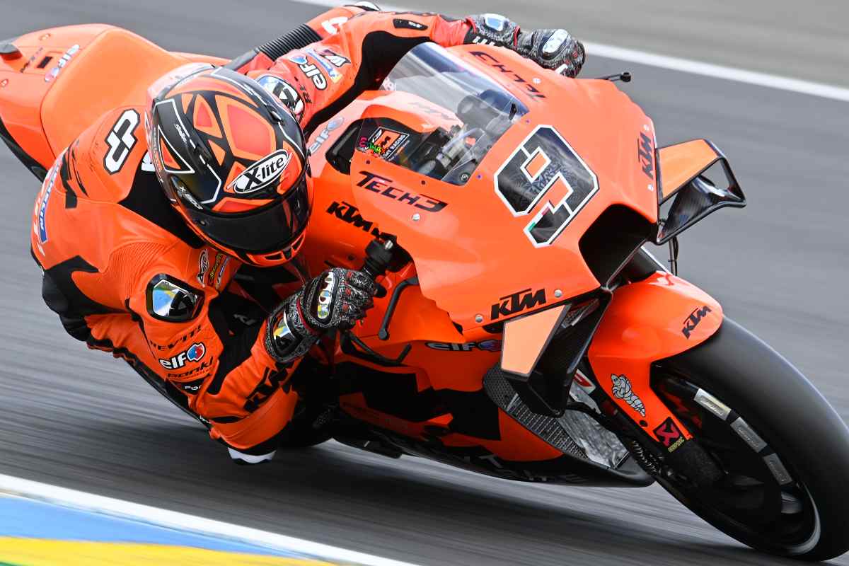 Danilo Petrucci in pista sulla Ktm nel Gran Premio di Francia di MotoGP 2021 a Le Mans