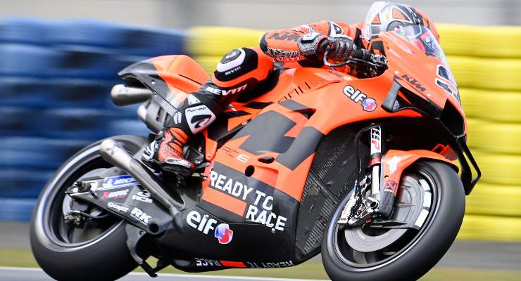 Danilo Petrucci in pista sulla Ktm nel Gran Premio di Francia di MotoGP 2021 a Le Mans