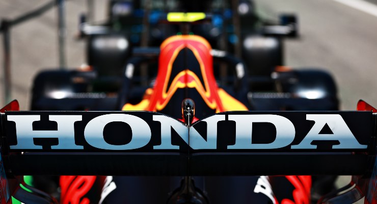 Il marchio Honda sull'alettone posteriore della Red Bull