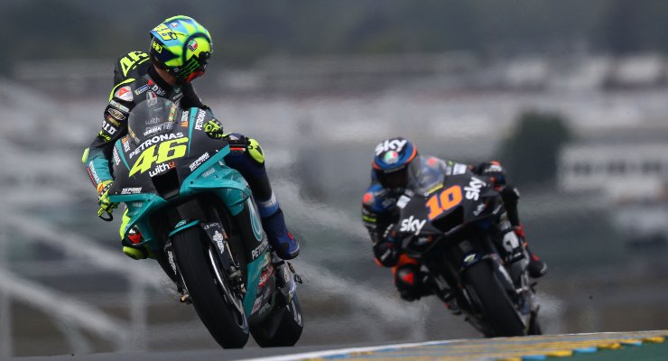 Valentino Rossi davanti a Luca Marini nelle prove libere del Gran Premio di Francia di MotoGP 2021 a Le Mans (Foto Petronas)