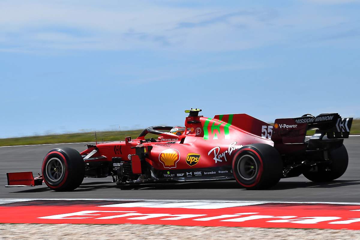 Carlos Sainz in pista nelle qualifiche del Gran Premio del Portogallo di F1 2021 a Portimao