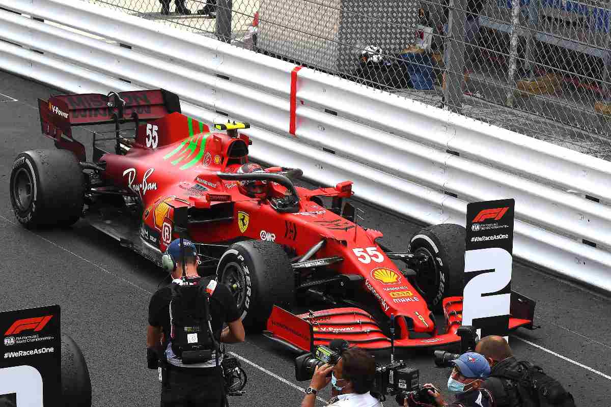 Carlos Sainz sulla griglia di partenza del Gran Premio di Montecarlo di F1 2021 a Monaco