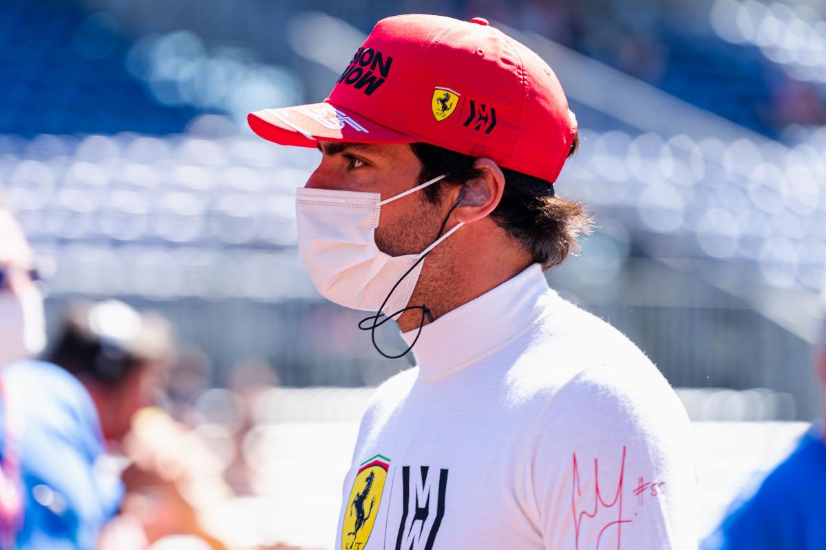 Carlos Sainz nel paddock di Montecarlo