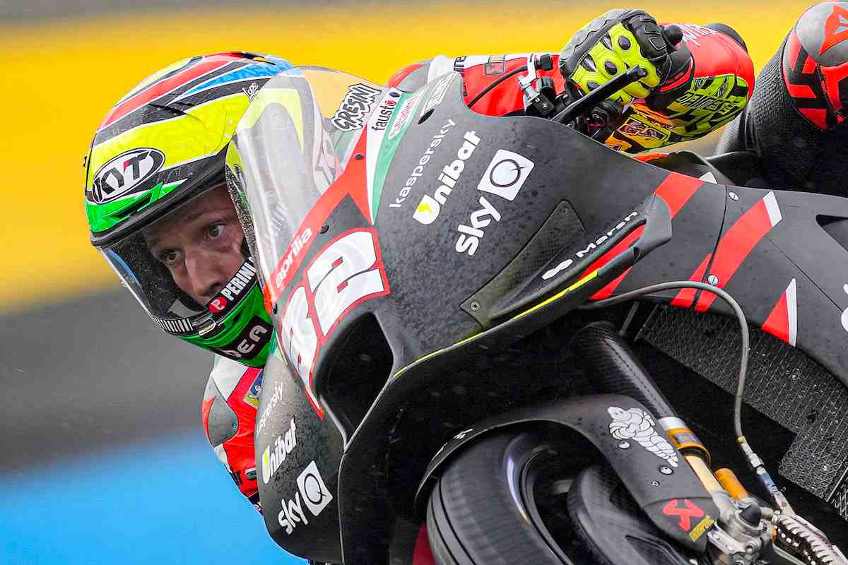 Lorenzo Savadori in pista nel Gran Premio di Francia di MotoGP 2021 a Le Mans