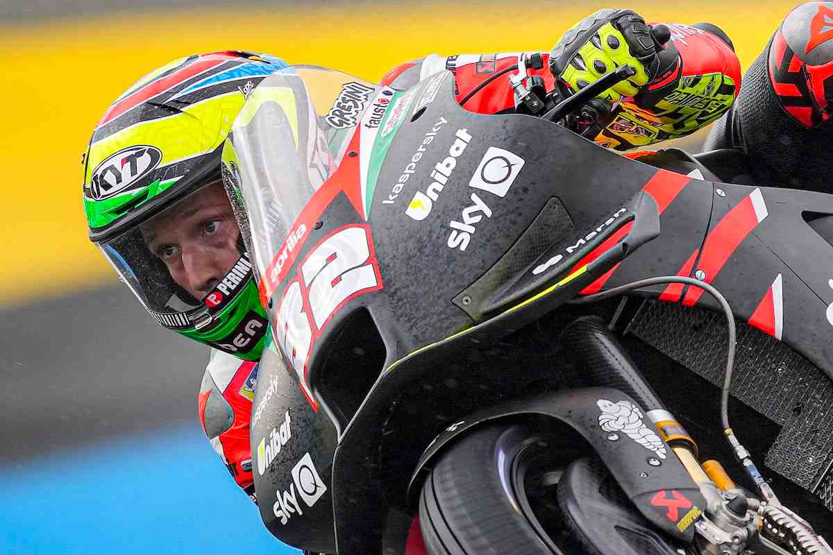 Lorenzo Savadori in pista nel Gran Premio di Francia di MotoGP 2021 a Le Mans