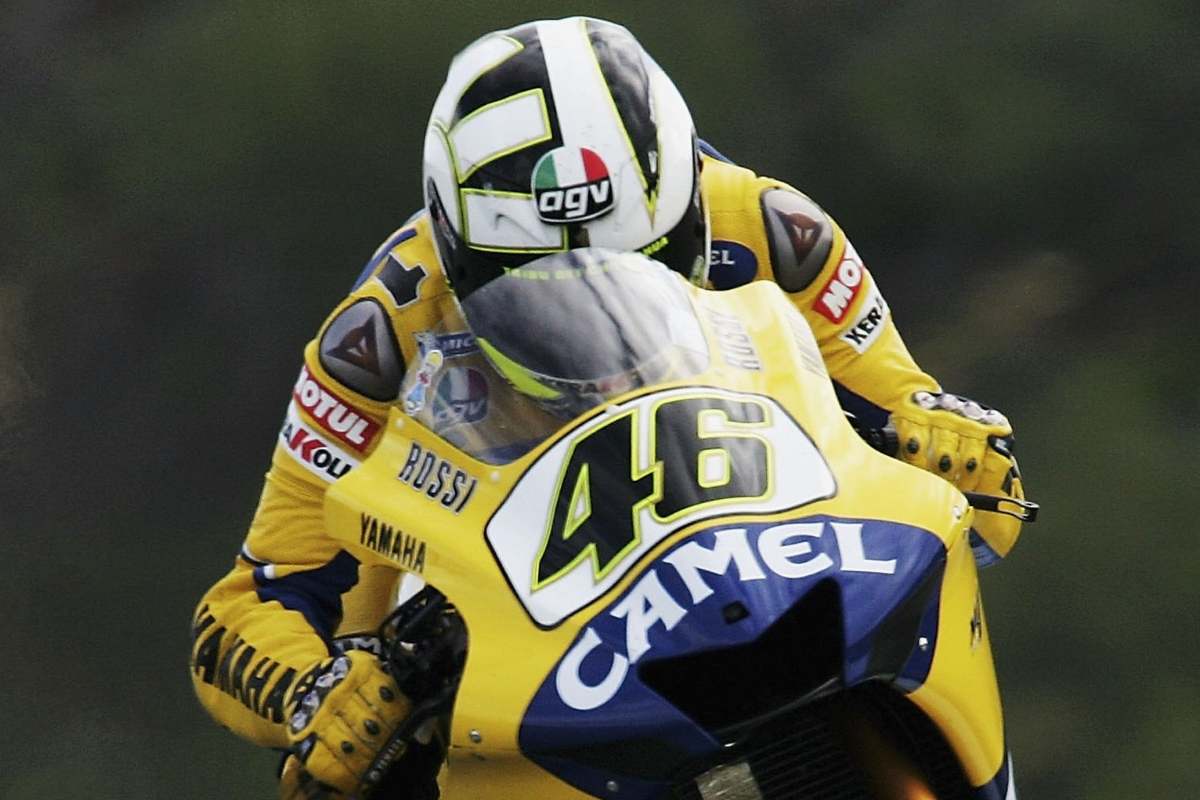 Valentino Rossi sulla Yamaha Camel nel campionato di MotoGP 2006