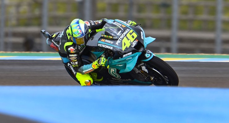 Valentino Rossi sulla Yamaha nelle prove libere del Gran Premio di Francia di MotoGP 2021 a Le Mans