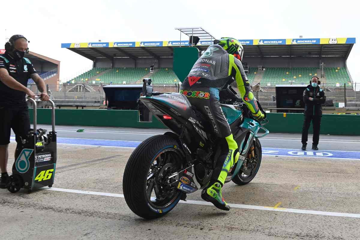Valentino Rossi sulla Yamaha nelle prove libere del Gran Premio di Francia di MotoGP 2021 a Le Mans