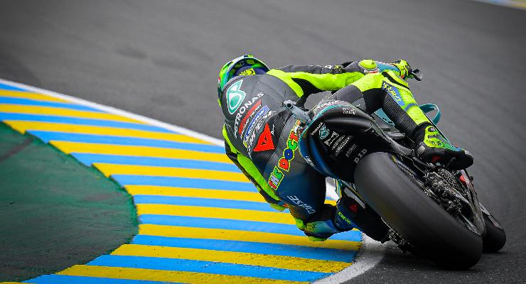 Valentino Rossi sulla Yamaha del team Petronas nel Gran Premio di Francia di MotoGP 2021 a Le Mans