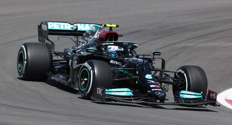 Valtteri Bottas in pista al Gran Premio del Portogallo di F1 2021 a Portimao