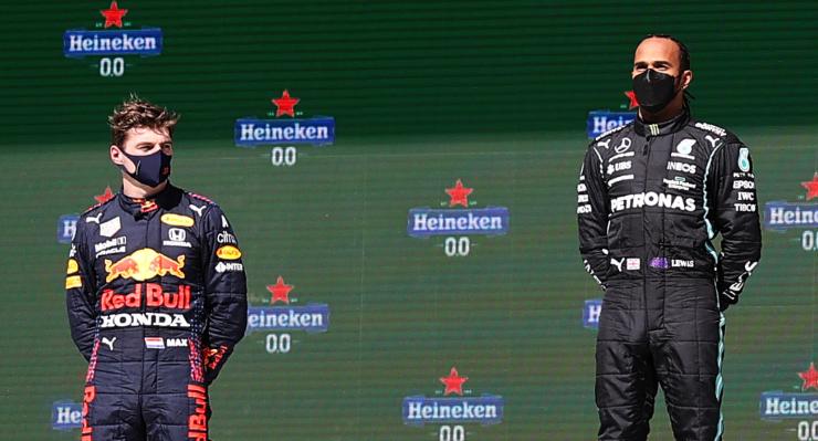 Max Verstappen e Lewis Hamilton sul podio del Gran Premio del Portogallo di F1 2021 a Portimao