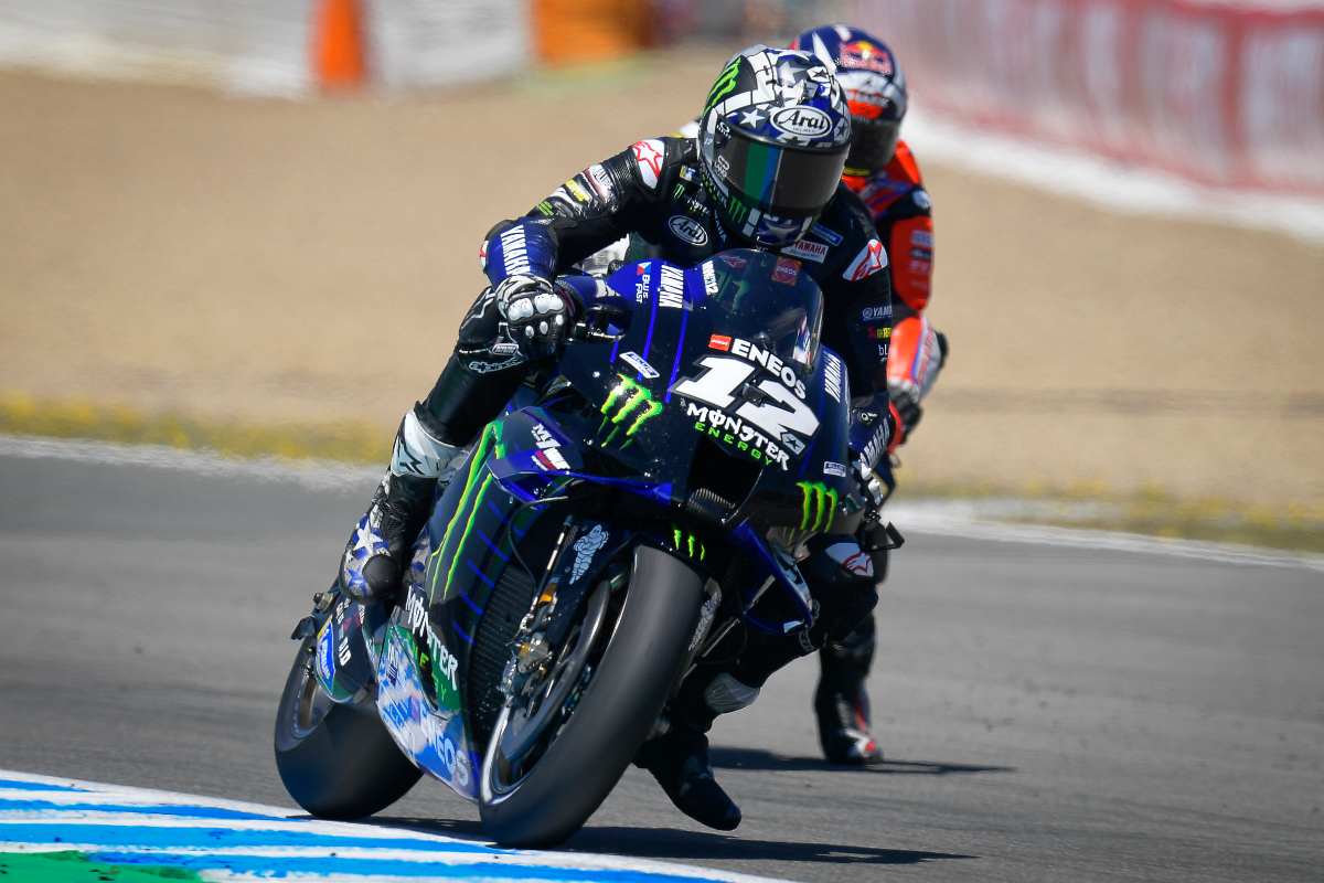 Maverick Vinales in pista sulla Yamaha a Jerez de la Frontera