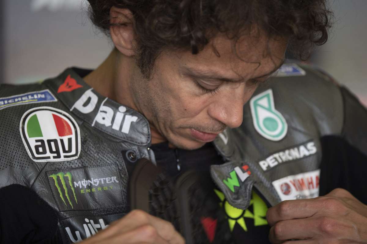 Valentino Rossi nel box Yamaha (GettyImages)