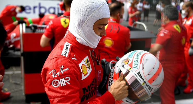 Charles Leclerc sulla griglia di partenza del Gran Premio dell'Azerbaigian di F1 2021 a Baku