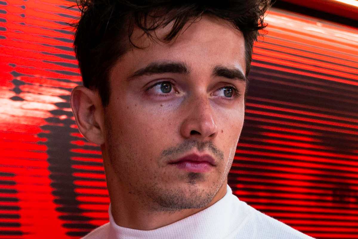 Charles Leclerc nei box al Gran Premio di Francia di F1 2021 al Paul Ricard