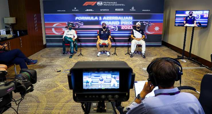 Sebastian Vettel, Sergio Perez e Pierre Gasly in conferenza stampa dopo il Gran Premio dell'Azerbaigian di F1 2021 a Baku