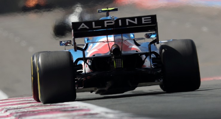 Esteban Ocon in pista sulla Alpine nelle prove libere del Gran Premio di Francia di F1 2021 al Paul Ricard 