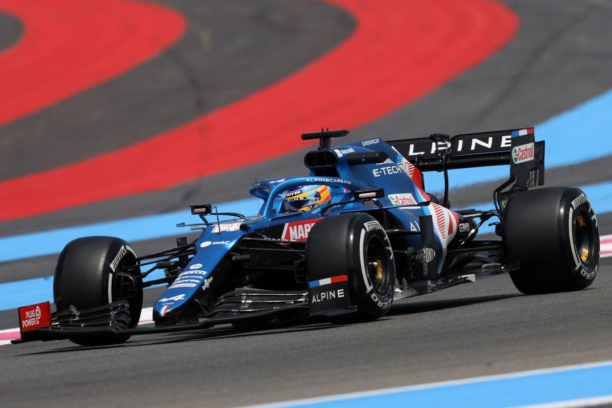 Fernando Alonso in pista sulla Alpine nelle prove libere del Gran Premio di Francia di F1 2021 al Paul Ricard