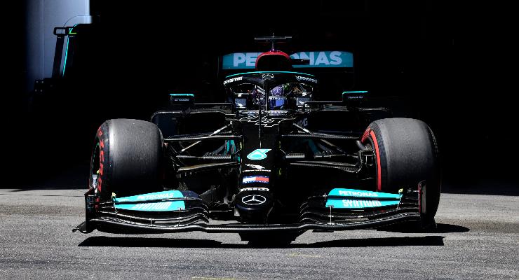 Lewis Hamilton in pista nelle prove libere del Gran Premio dell'Azerbaigian di F1 2021 a Baku