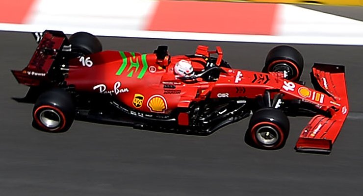 Charles Leclerc in pista al Gran Premio dell'Azerbaigian di F1 2021 a Baku