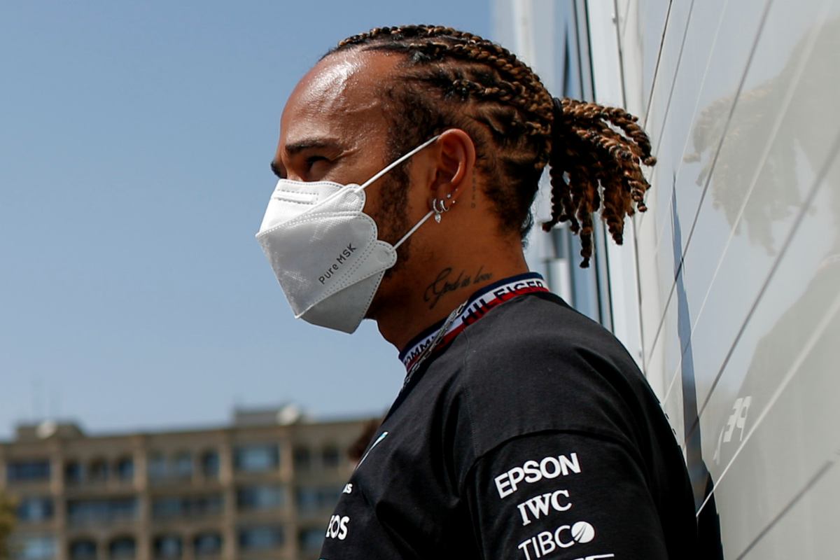 Lewis Hamilton nel paddock del Gran Premio dell'Azerbaigian di F1 2021 a Baku